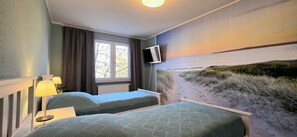 Free WiFi - Spacious vacation apartment with balcony, elevator and modern furnishings in Graal-Mü (Graal-Müritz)