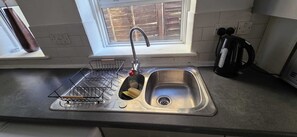 Comfort House | Private kitchen - Spacious 4-Bedroom House (Dartford)