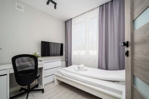 Apartment (36) | Iron/ironing board, free WiFi - Apartamenty Sun & Snow Miodowa (Warsaw)