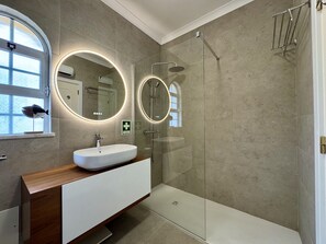 Shower, towels - Vilamoura Summer Villa 3 by Homing (Loulé)