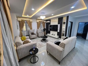 Deluxe Apartment, Balcony, City View | Living area - Liz Ani Apartment (Abuja)