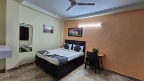 Deluxe Double Room, City View - Hotel South Embassy Near Satya Niketan (New Delhi)