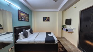 Room - Hotel South Embassy Near Satya Niketan (New Delhi)