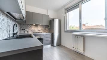 Apartamento superior, vistas al patio | Cocina privada