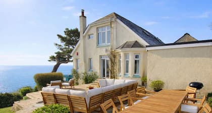 Spacious Home, Panoramic Sea Views & Large Garden