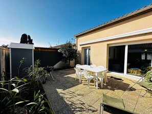 屋外ダイニングエリア