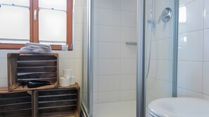 Dusche, Haartrockner, Handtücher