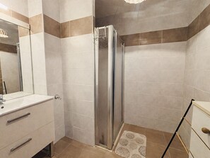 Bathroom - Modern flat, private garden, 6 guests (Argelès-sur-Mer)