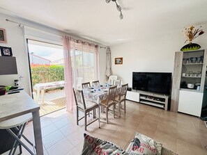 TV - Modern flat, private garden, 6 guests (Argelès-sur-Mer)