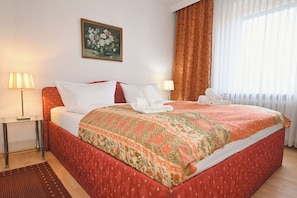 2 bedrooms, iron/ironing board, free WiFi - Ostdeich Stübchen vacation apartment: Balcony & beach nearby (Büsum)