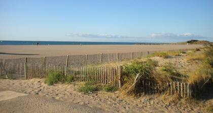 Beachside Getaway: 3-Bedroom House, Pet-Friendly, Near St-Pierre-La-Mer Beach