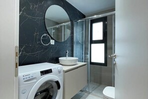Shower, hair dryer, towels, soap - Athenean Oasis In Ellinikon-Α1 (Elliniko)