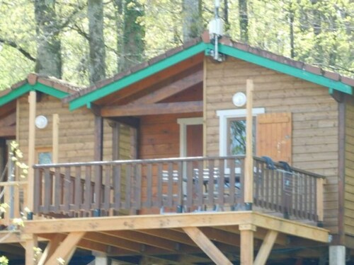 Cozy chalet with terrace for 5 people