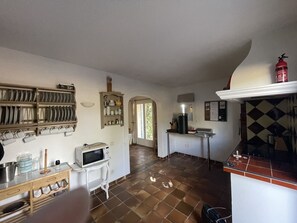 Frigorifero, microonde, forno, lavastoviglie