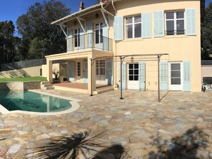 Pool - Mediterranean villa, pool and sea view (Sainte-Maxime)