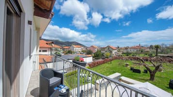 Comfort Double Room, 1 King Bed, Courtyard View | View from room