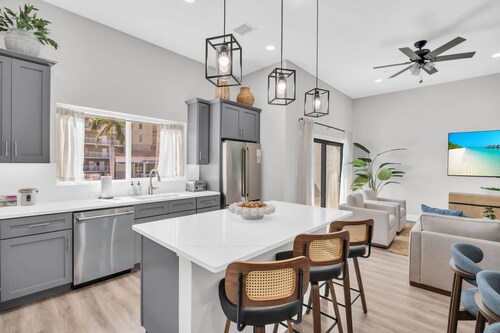 Luxury Treasure Island beach retreat with rooftop ocean views, private hot tub, game room, elevator, and beach gear. Walk just 1 block to the sand, restaurants, bars, and John’s Pass.