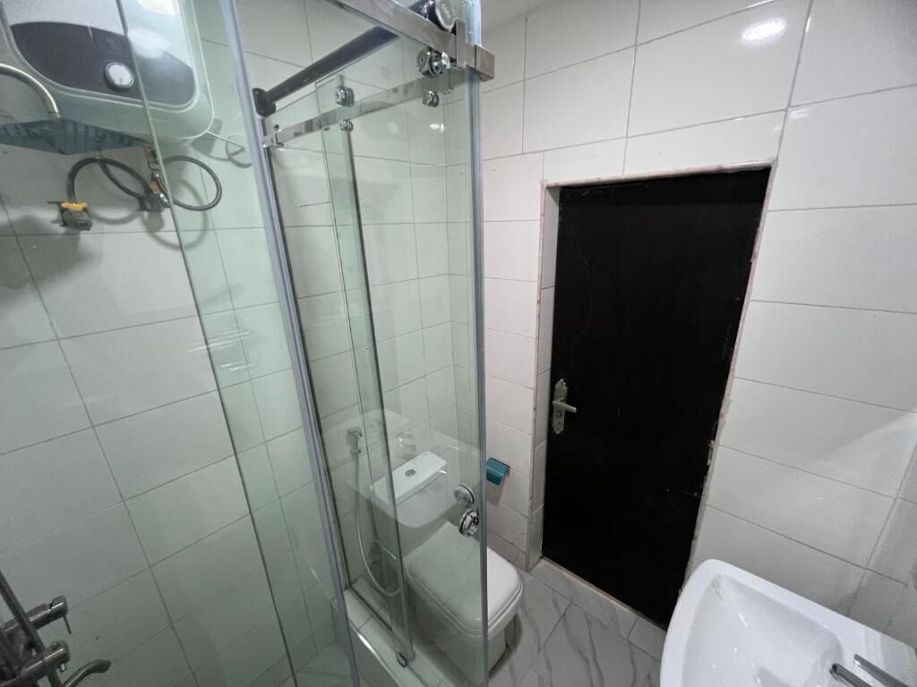 Apartamento família, sacada, vista para a cidade | Banheiro | Produtos de toalete grátis, secador de cabelo, toalhas de banho 