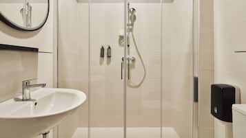 Familie vierpersoonskamer, privébadkamer | Badkamer