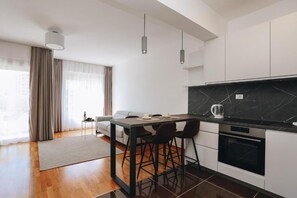 Studio, Balkon, Meerblick | Innenbereich