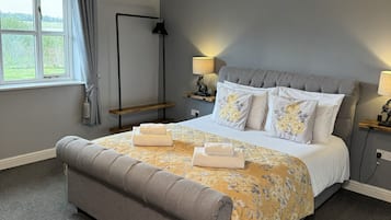 Quarto casal clássico, vista para o rio