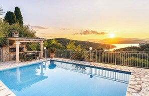 Pool - Light, Airy Villa with Wonderful Sea Views close to Agios Stephanos (Kassiopi)