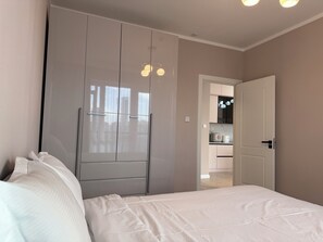 1 bedroom, WiFi, bed sheets - The City Soul Studio meets Central Ulaanbaatar (Ulaanbator)