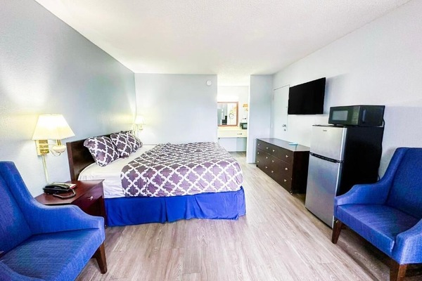 Luxury Room | Iron/ironing board (on request), WiFi