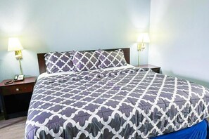 Iron/ironing board, WiFi - Happy stay Inn by BestAcco (Madisonville)