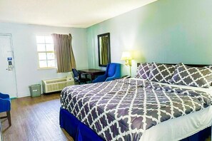 Luxury Room | Iron/ironing board, WiFi - Happy stay Inn by BestAcco (Madisonville)