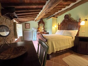 2 bedrooms, iron/ironing board, WiFi, bed sheets - The Mulino apartment, at the Mulino Torrigiani (Capannori)