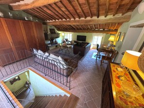 TV, fireplace - The Mulino apartment, at the Mulino Torrigiani (Capannori)