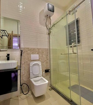 Deluxe Apartment, Balcony, City View | Bathroom | Free toiletries, towels, soap, shampoo - Opulence Apartment (Abuja)