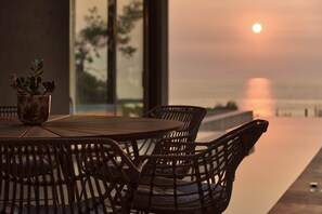 Outdoor dining - Luxury Villa Mon DIOM I, seafront (Βασιλικός)