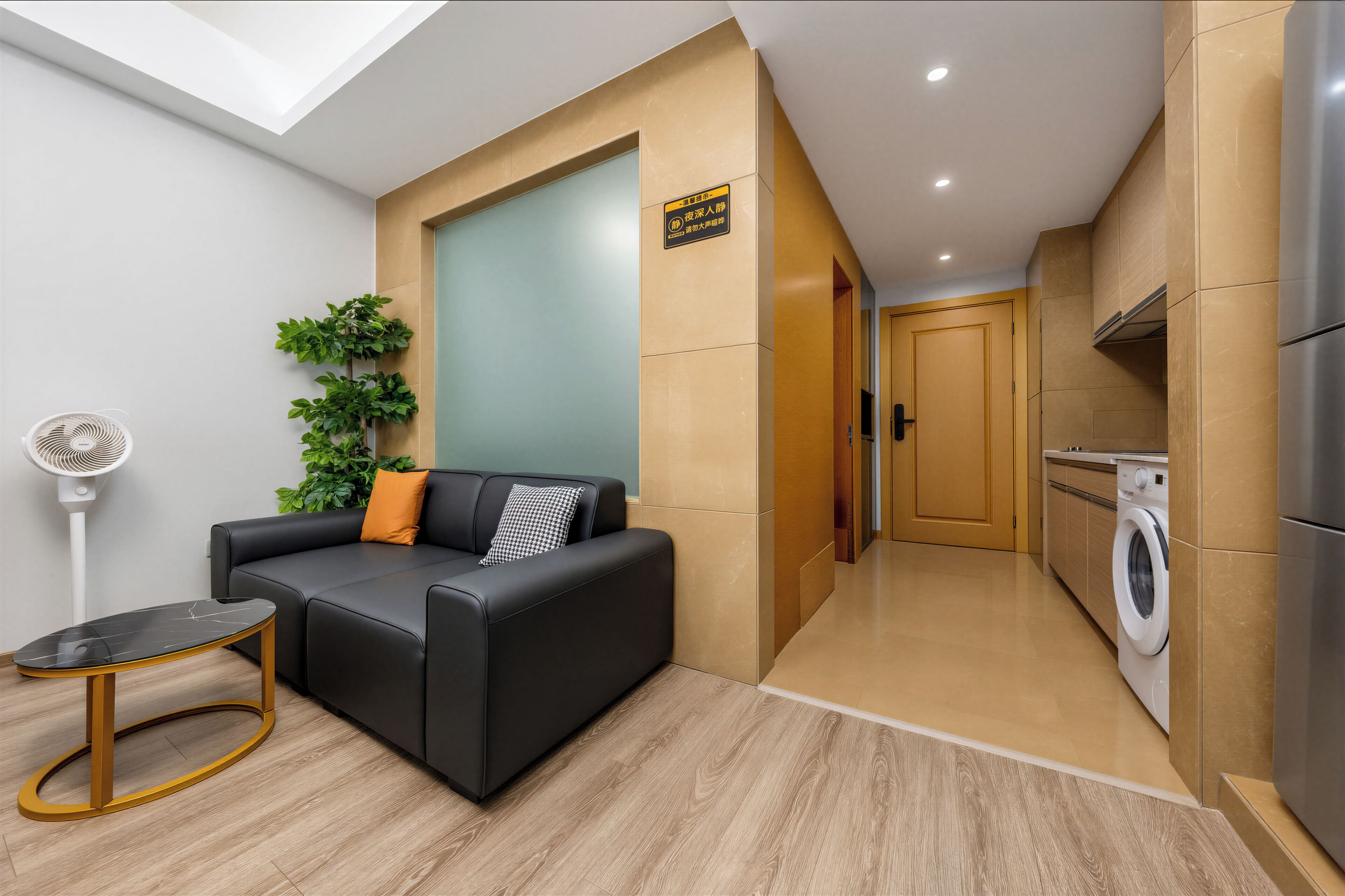 Superior Twin Room, City View | Living area