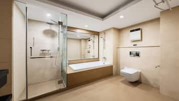 Superior Loft | Bathroom | Separate tub and shower, free toiletries, hair dryer, towels
