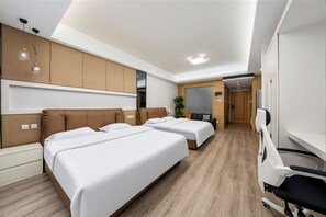 Quarto duplo superior, vista para a cidade | Escrivaninha, cortinas blackout, quartos à prova de som