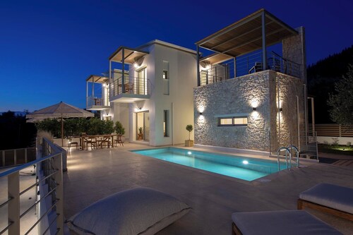 Hyades Villa B – A Premier Luxury Getaway near Kathisma beach