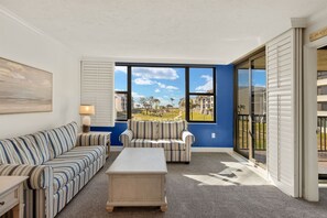 TV - Loggerhead Cay 362: Updated Coastal Charm – Steps to Beach with Gulf Views & New (Sanibel)