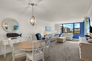 TV - Loggerhead Cay 362: Updated Coastal Charm – Steps to Beach with Gulf Views & New (Sanibel)