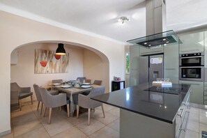 Dining - Villa 'Casa Katz' with Private Pool, Wi-Fi and Air Conditioning (Quarteira)