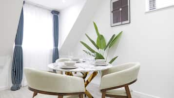 Comfort Apartment | Dining