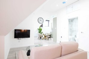 Comfort Apartment | Living area - The Wembley Arch Studio Flat  (Wembley)