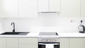 Căn hộ tiện nghi đơn giản | Bếp riêng