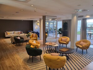 Interior entrance - Zenao Appart'hôtels Issy-les-Moulineaux (Issy-les-Moulineaux)