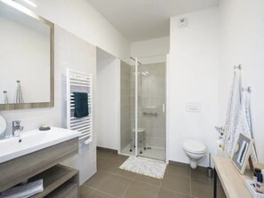 Bathroom - Zenao Appart'hôtels Issy-les-Moulineaux (Issy-les-Moulineaux)