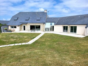 Exterior - Villa 'La Mielle Beachfront' with Private Terrace, Wi-Fi and Air Conditioning (Créances)