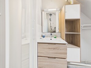 Shower, hair dryer - 250m from beach, house for 2 adults/2 kids (Piriac-sur-Mer)