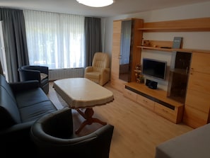 Living area - Vacation apartment "Altbau" ground floor Pension Antje Ekert (Uhldingen-Mühlhofen)