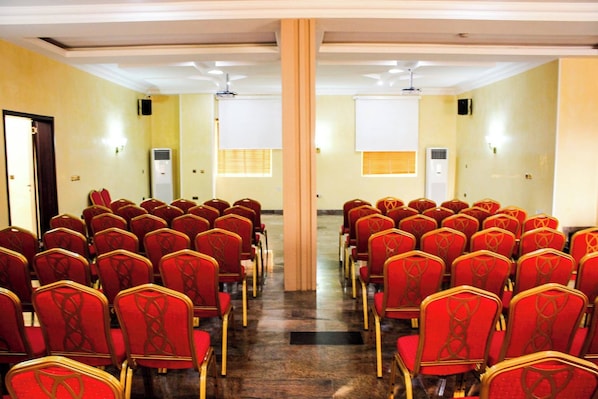 Meeting facility - White House Hilltop Hotel (Galadima)